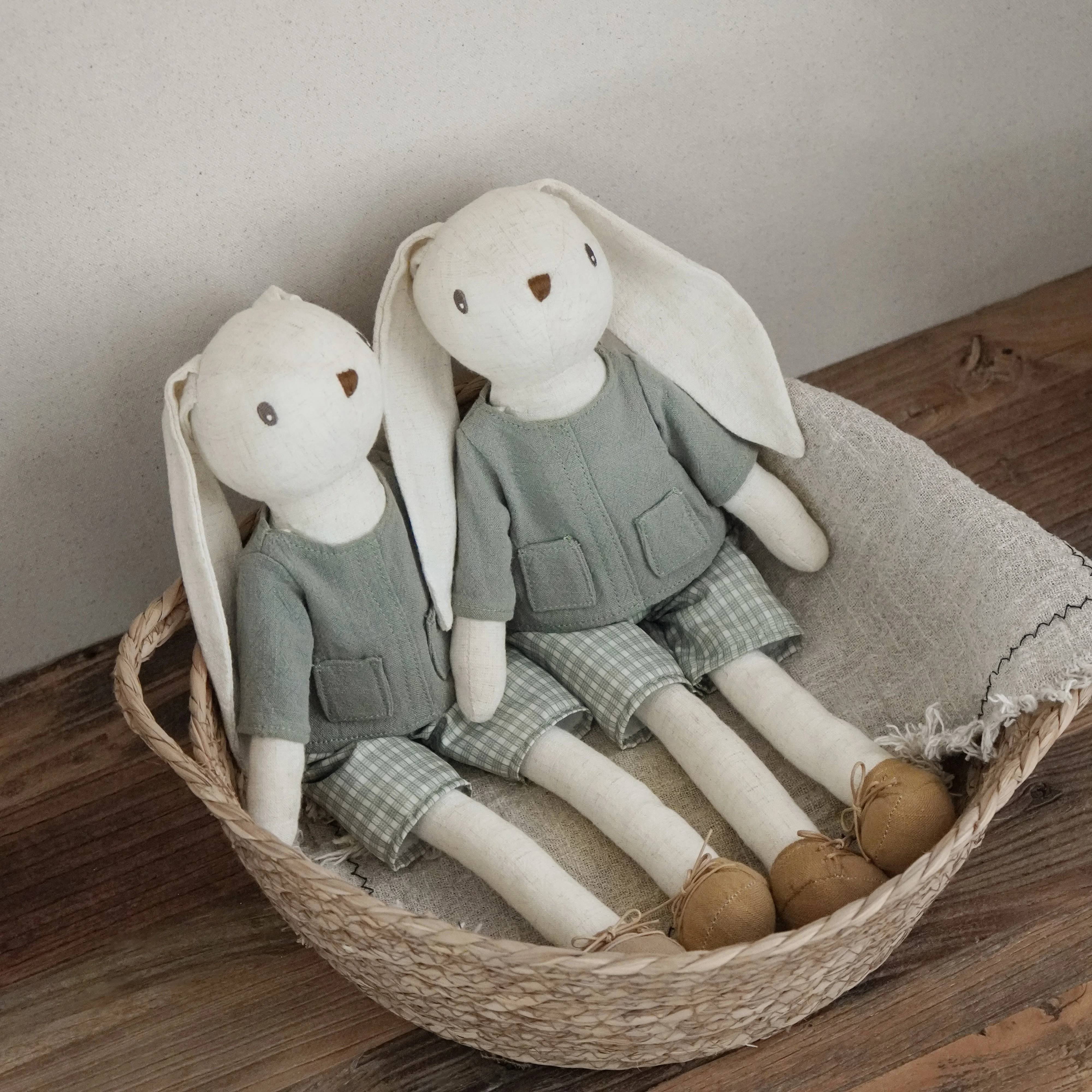 1 Uds. Decoración para habitación de niños, muñecos de conejo con monos y faldas, accesorios de fotografía, regalos relajantes para bebés, regalos de saludo para festivales - imagen 3