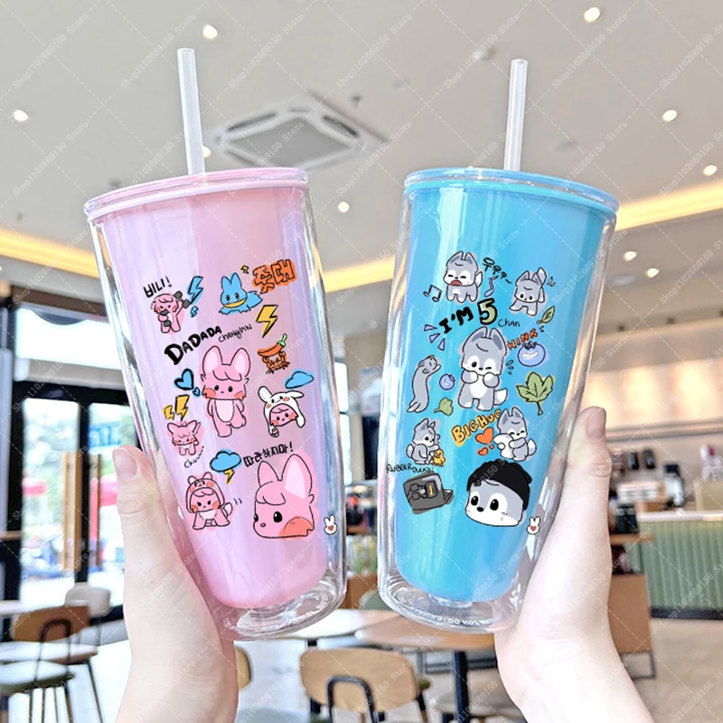 Taza de plástico para bebidas frías para niños, tazas de agua portátiles de dibujos animados SKZ con pajita, contenedor de jugo bonito de Anime para niñas, regalos de navidad