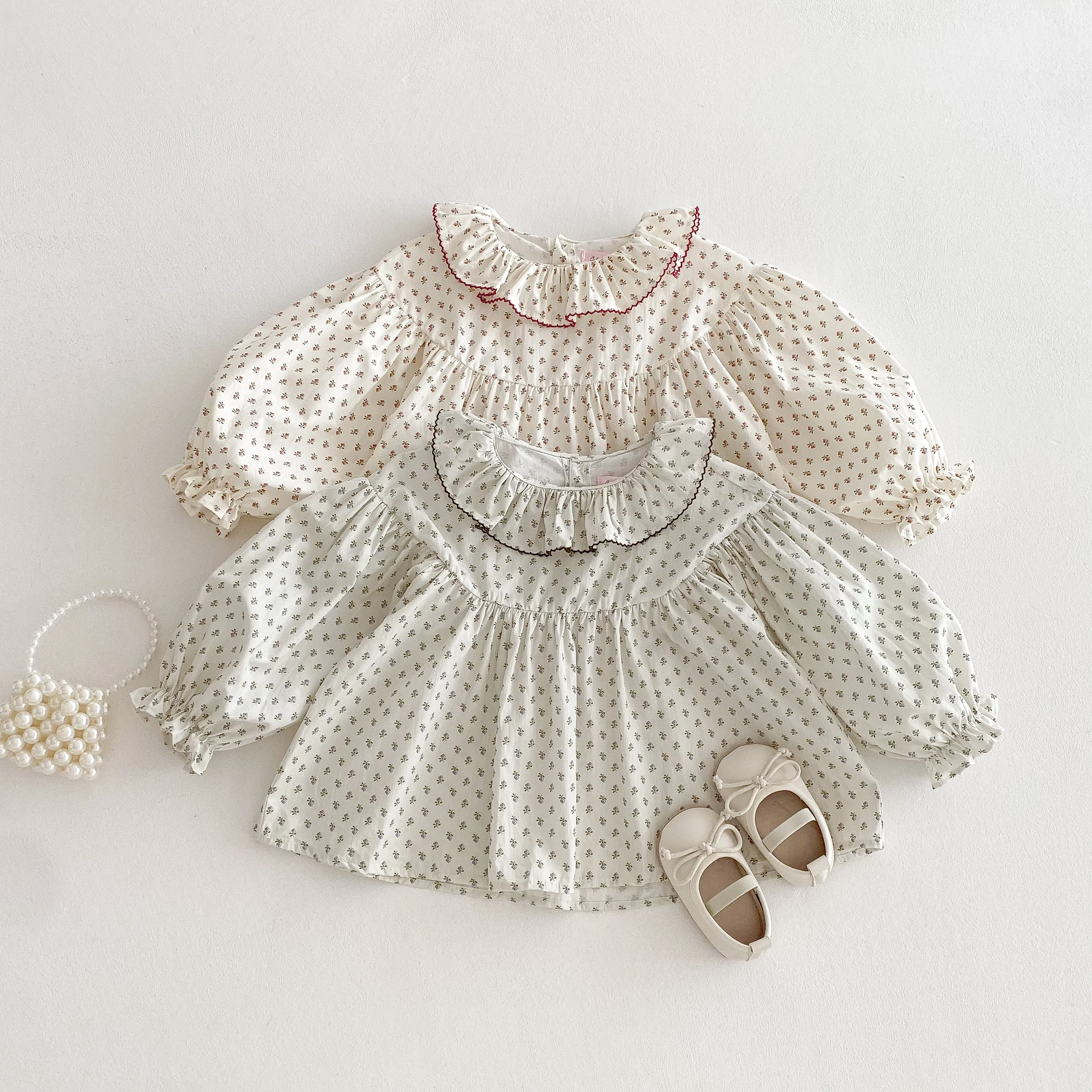 Blusa floral de algodón para niña – Mangas acampanadas y cuello encaje