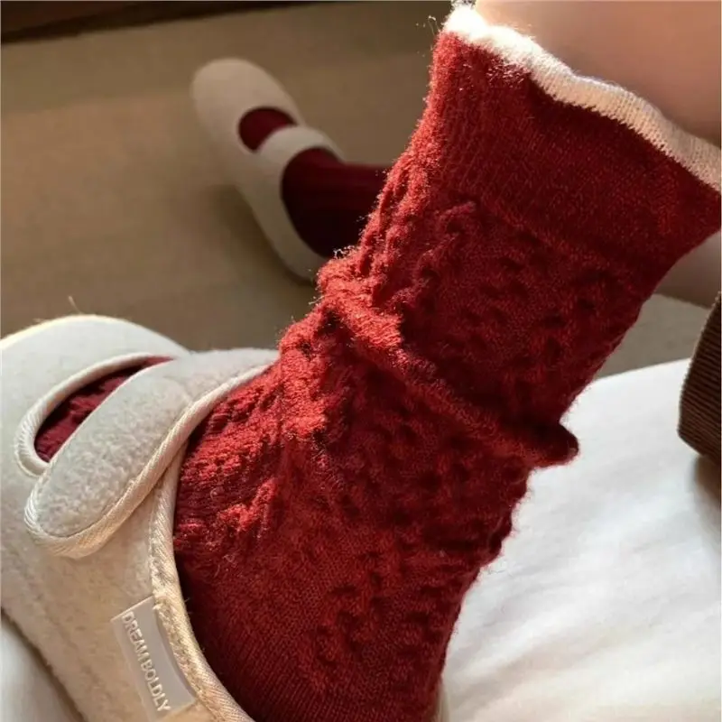 Calcetines hasta la rodilla rojos retro para niños: rojo verdoso vibrante para iluminar la piel, tejido de cable clásico, suave y agradable para la piel, llamativo.