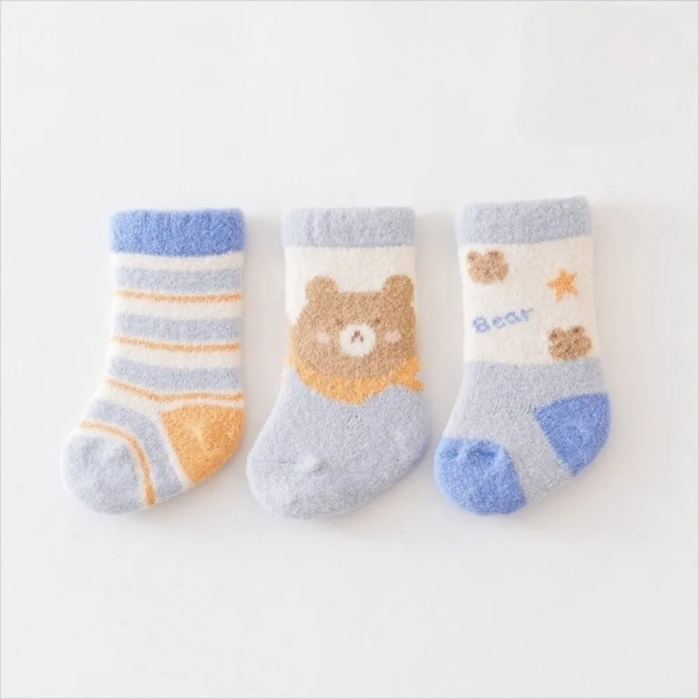 Calcetines de tubo medio de dibujos animados lindos de moda calcetines gruesos cómodos calcetines cálidos a prueba de frío para bebé