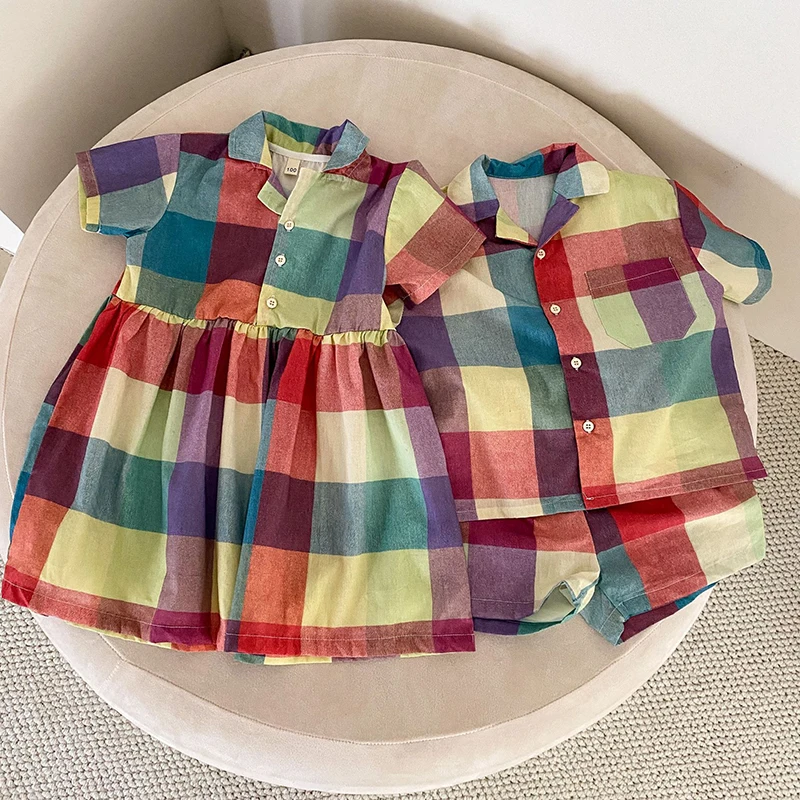 Conjunto de camisa de verano para niños, estilo de vacaciones, manga corta y pantalones cortos, 2 uds., vestido a cuadros colorido para niñas, traje para hermanos - imagen 4