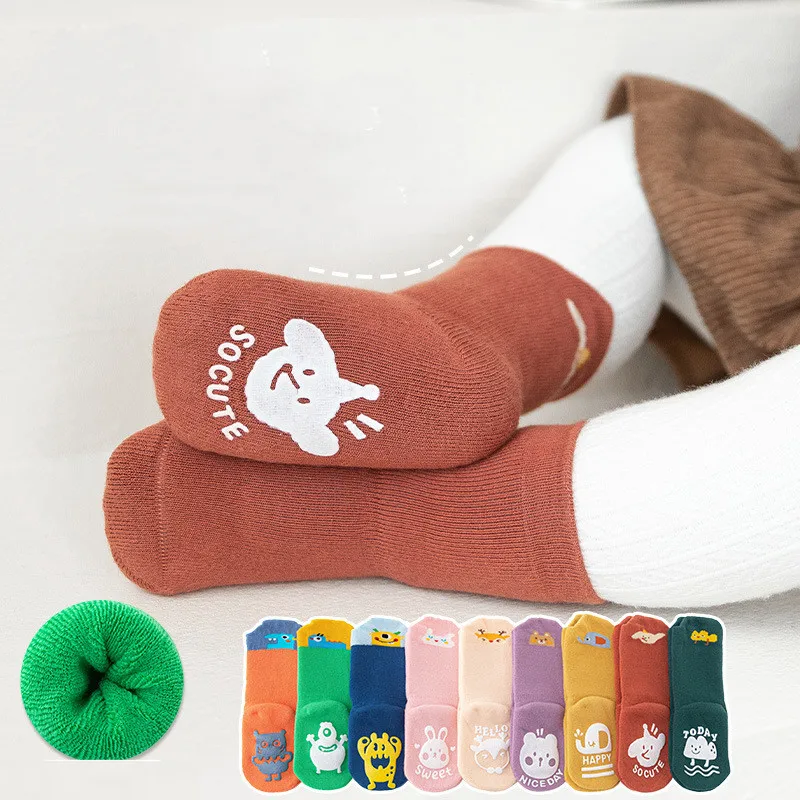 1 par de calcetines cálidos y bonitos de pantorrilla de dibujos animados para niños, niños y niñas, calcetines antideslizantes a la moda para primeros pasos, calcetines suaves de algodón para Otoño e Invierno