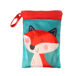 Bolsa impermeable para pañales de tela con compartimento organizador