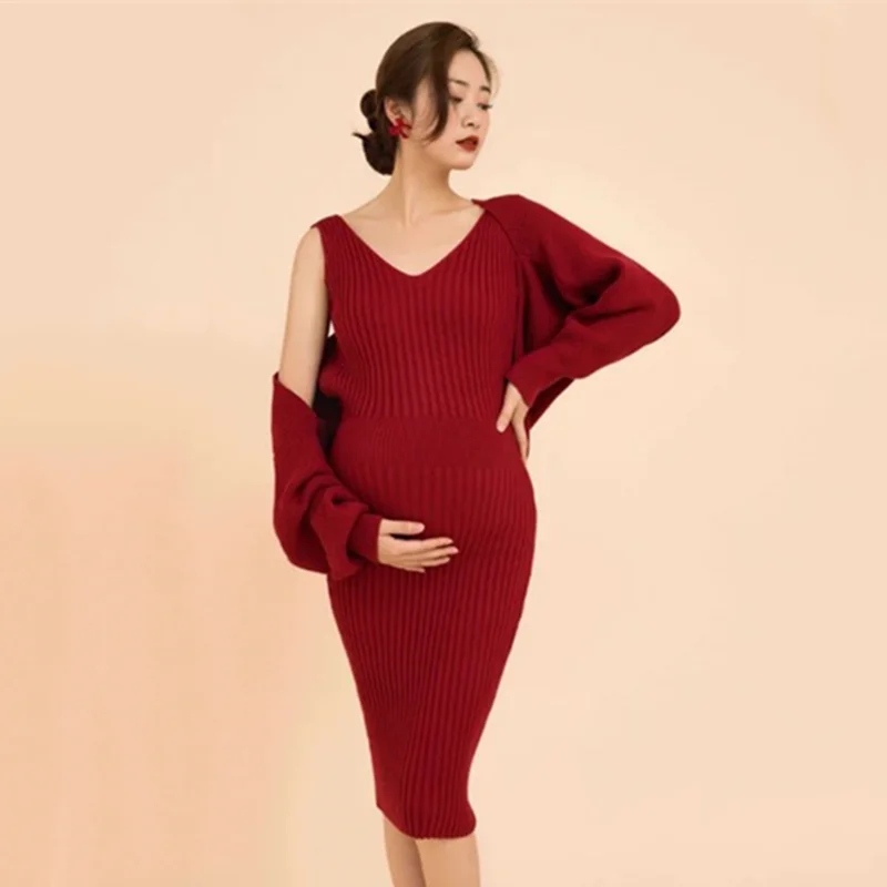 Vestido rojo de embarazo de punto – Cuello en V - imagen 4