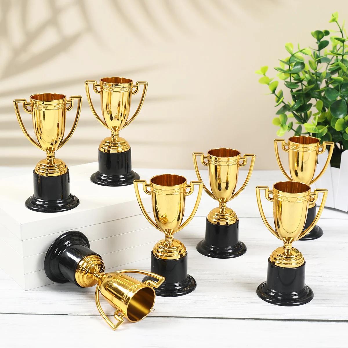 Mini taza de recompensa dorada de plástico, medallas, taza de premio, juguetes educativos para edades tempranas, regalos de fútbol, trofeos pequeños exquisitos de escuela secundaria, 12 Uds. - imagen 3