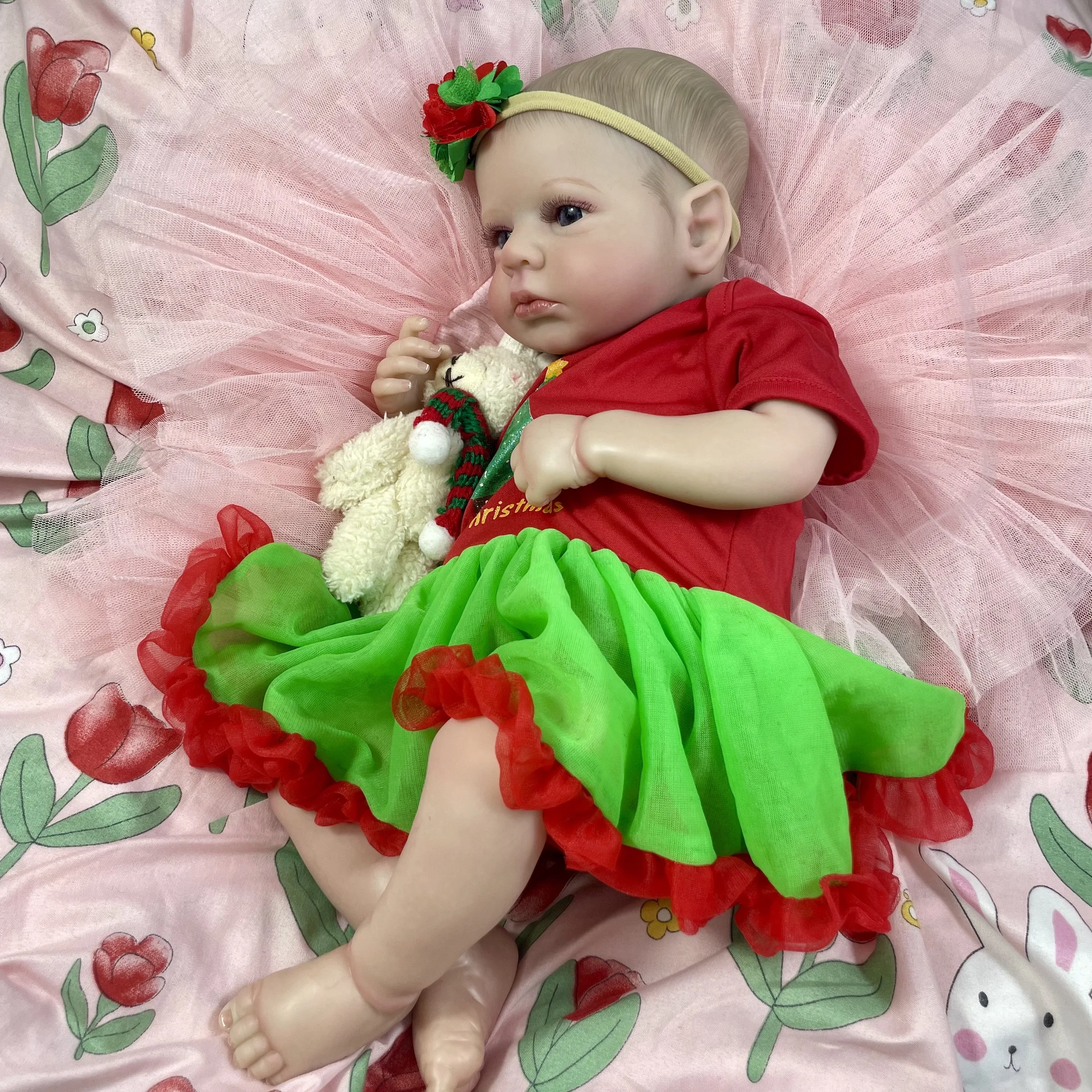 LouLou Awakes Muñeca de Bebé Navideña con Piel 3D y Ojos Azules - imagen 5