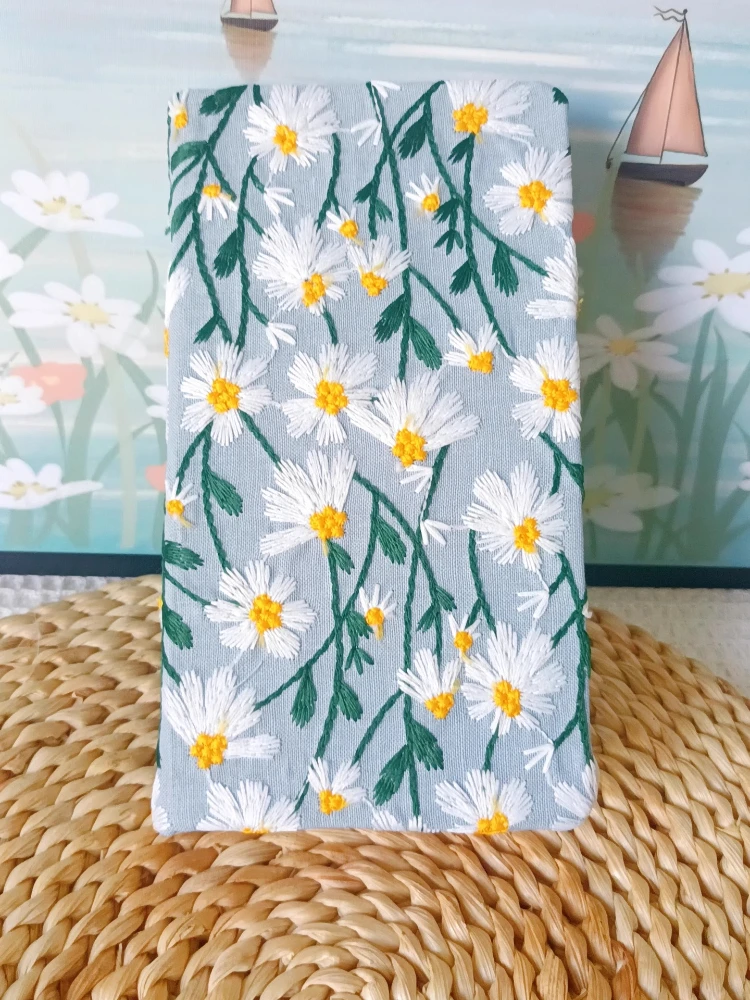 Cuaderno de tela A6 de alto valor de color, bordado floral literario, hermoso manual portátil, diario de estudiante engrosado, 96 hojas