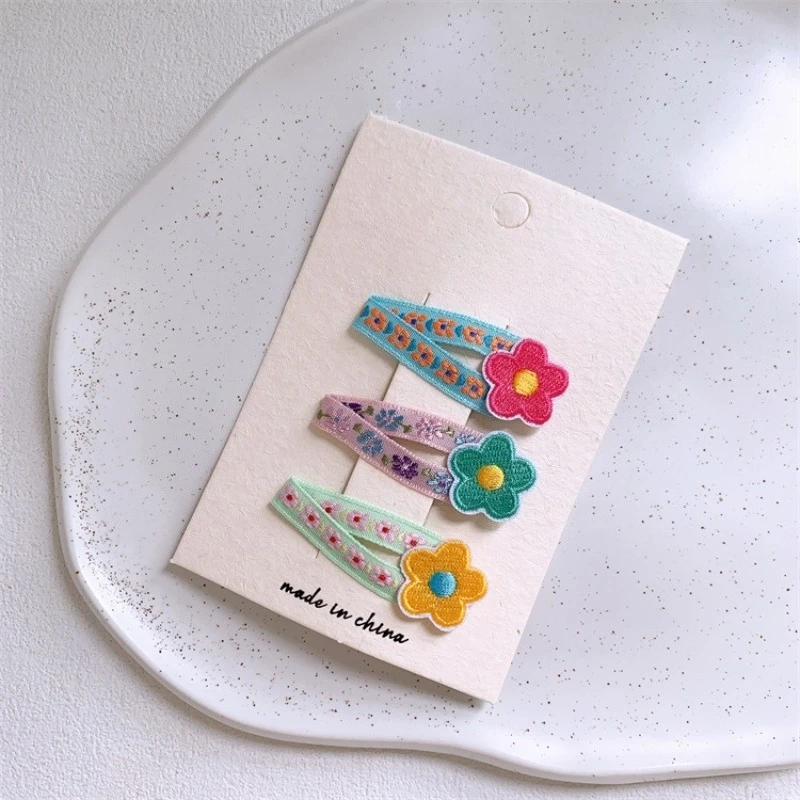Pinzas para cabello con flores bordadas – broches suaves niñas - imagen 2