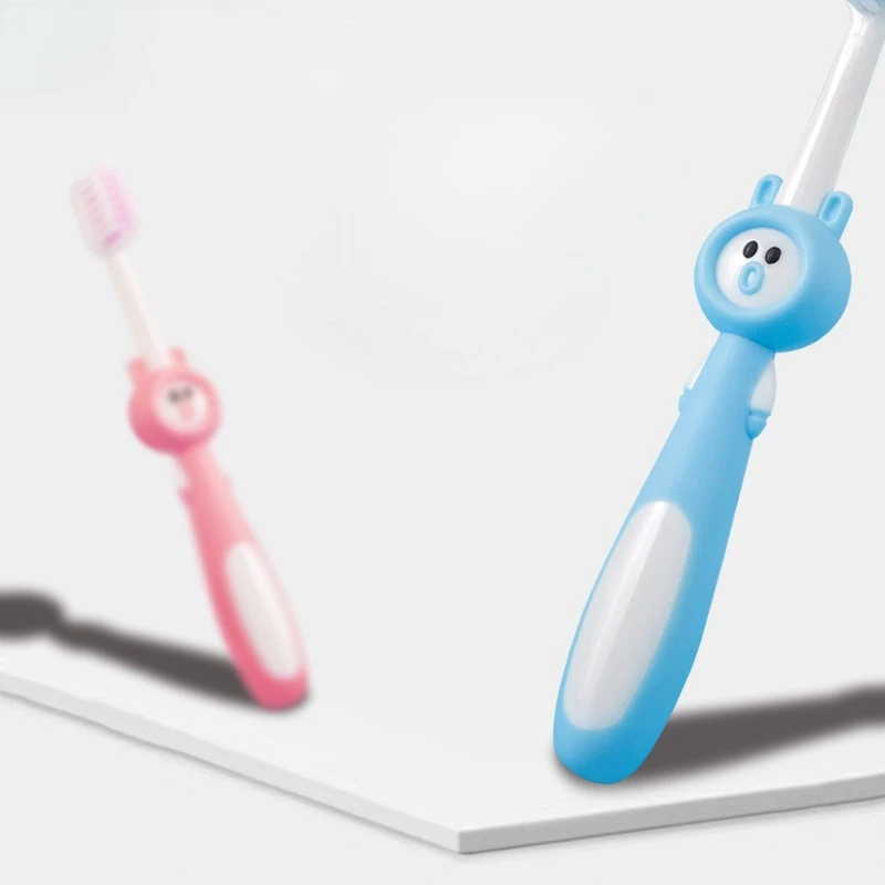Cepillo de dientes infantil de cerdas suaves con divertidos dibujos - imagen 4