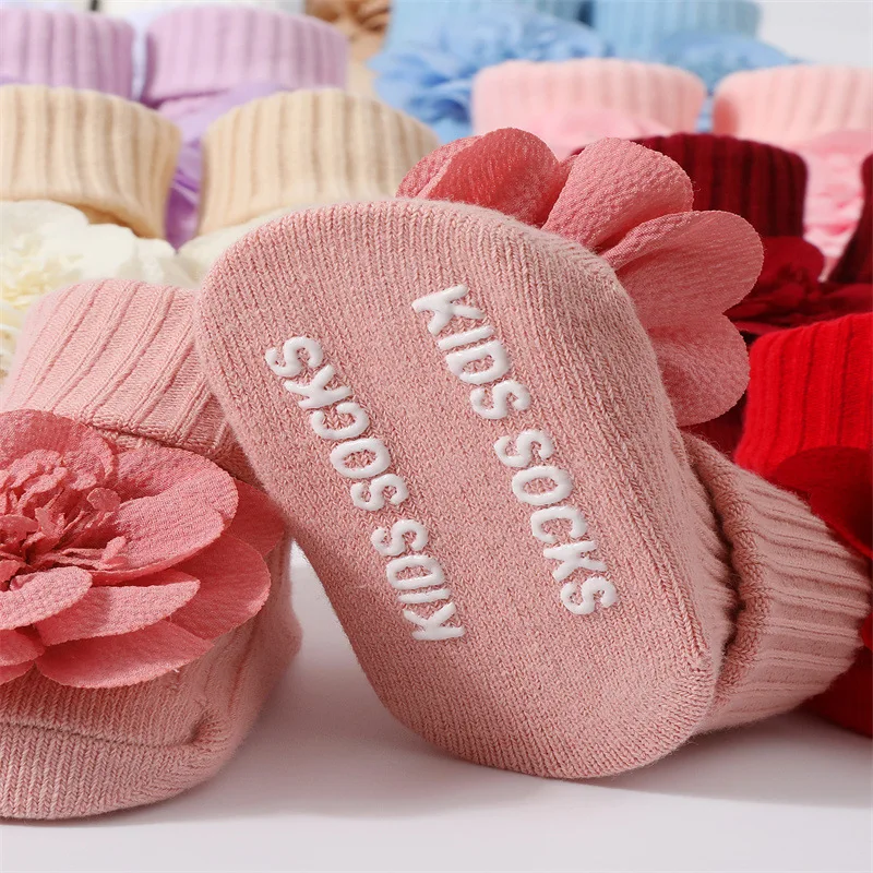 Diademas florales y calcetines antideslizantes para bebé - imagen 3