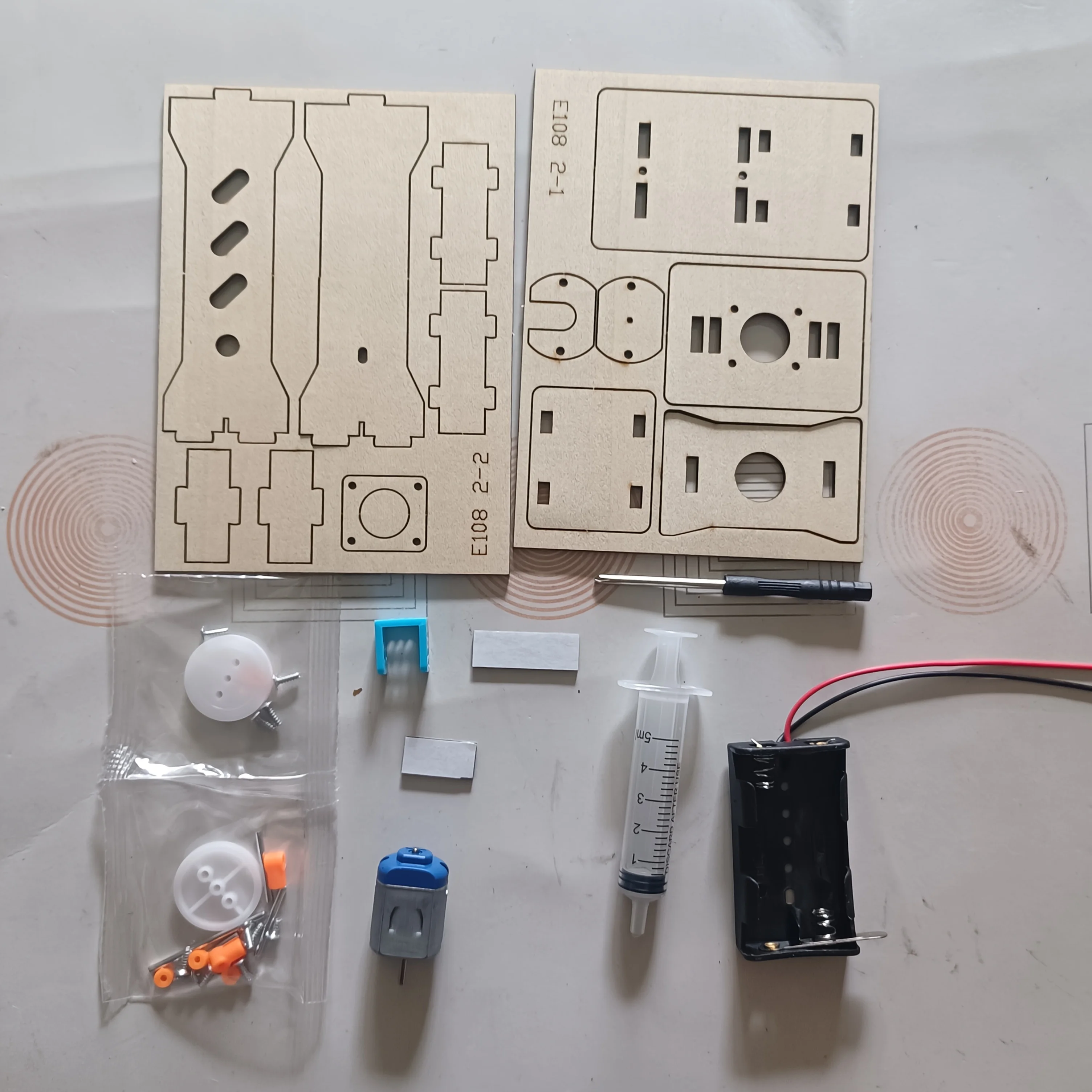 Kit STEM para niños: rompecabezas 3D de madera con motor - imagen 5