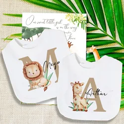 Babero con nombre y toalla – Diseño Safari para bebé