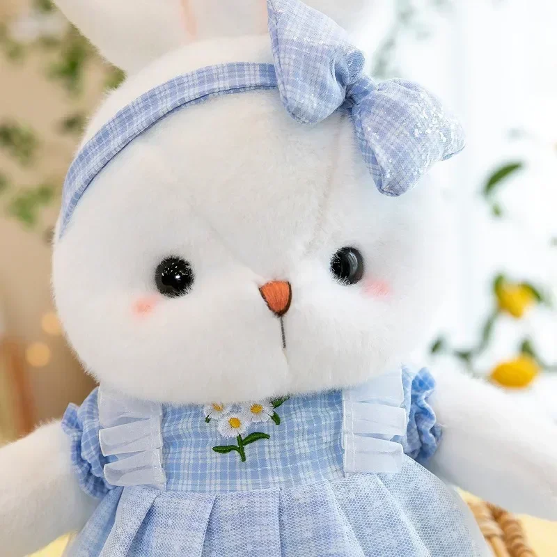 Conejito de peluche con falda de flores y lazo – Regalo de cumpleaños para niños - imagen 3