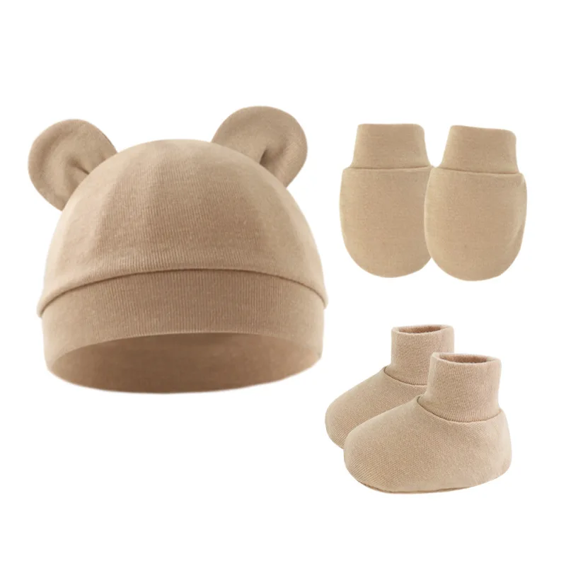 Gorro y calcetines para recién nacido