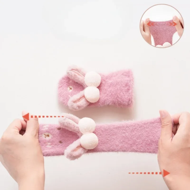 Calcetines antideslizantes de felpa para bebé con animalitos - imagen 4
