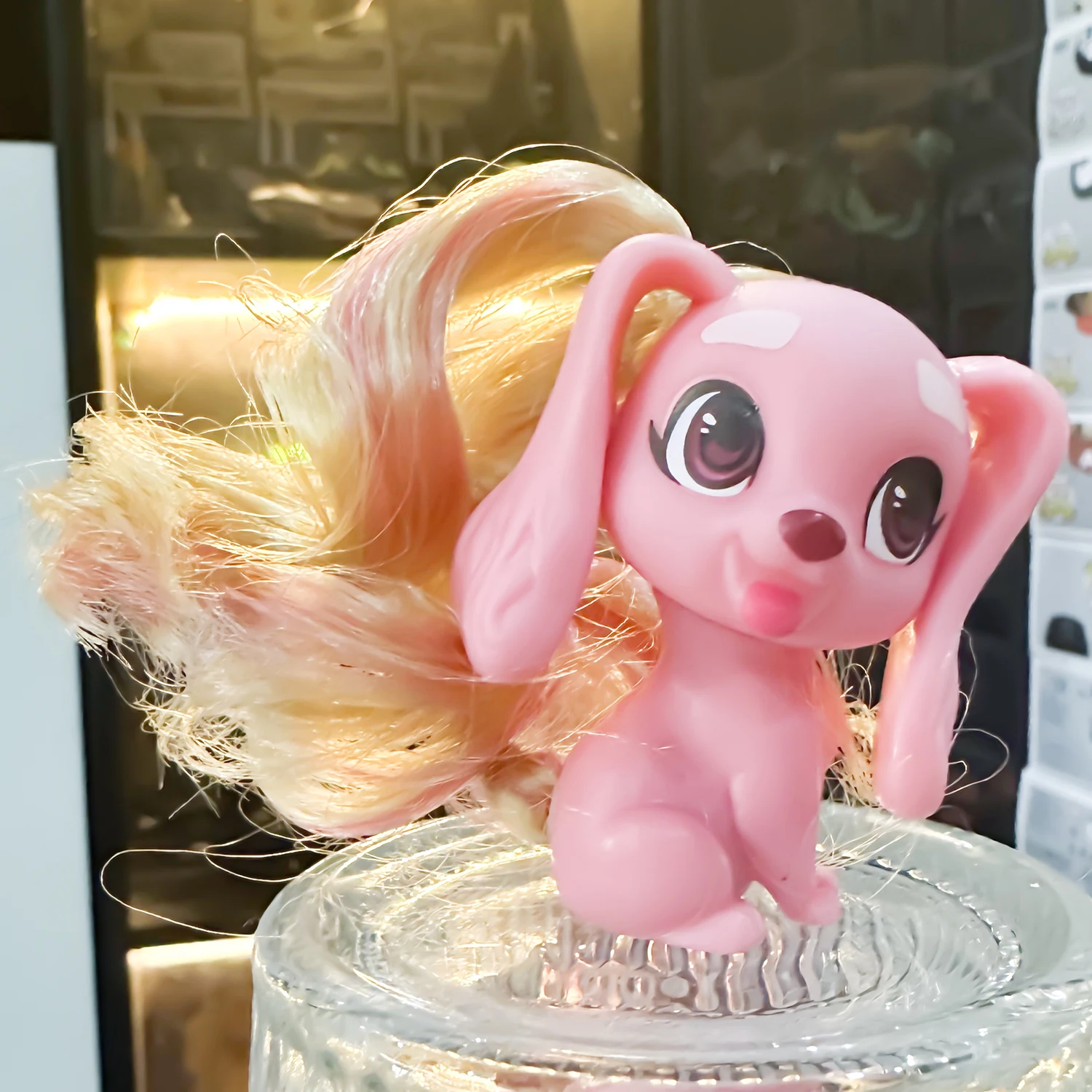 Perro rosa de 5cm con pelo, animales raros coleccionables, mascota, perro blanco, lindo Anime, figuras de acción, juguetes, regalo de Navidad, juguete para niños y niñas - imagen 5