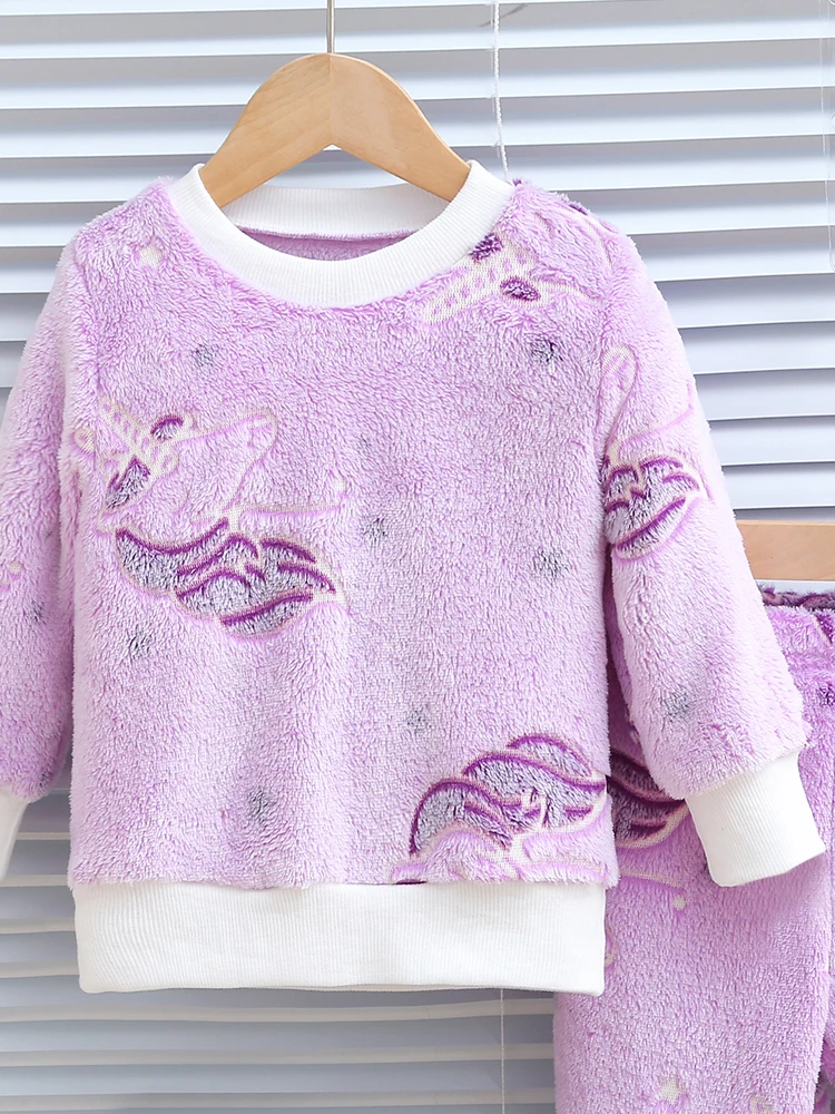 1 Juego de top y pantalones de manga larga gruesos de felpa con diseño de caballo de unicornio y luz nocturna de otoño e invierno para niña, cómodos - imagen 4