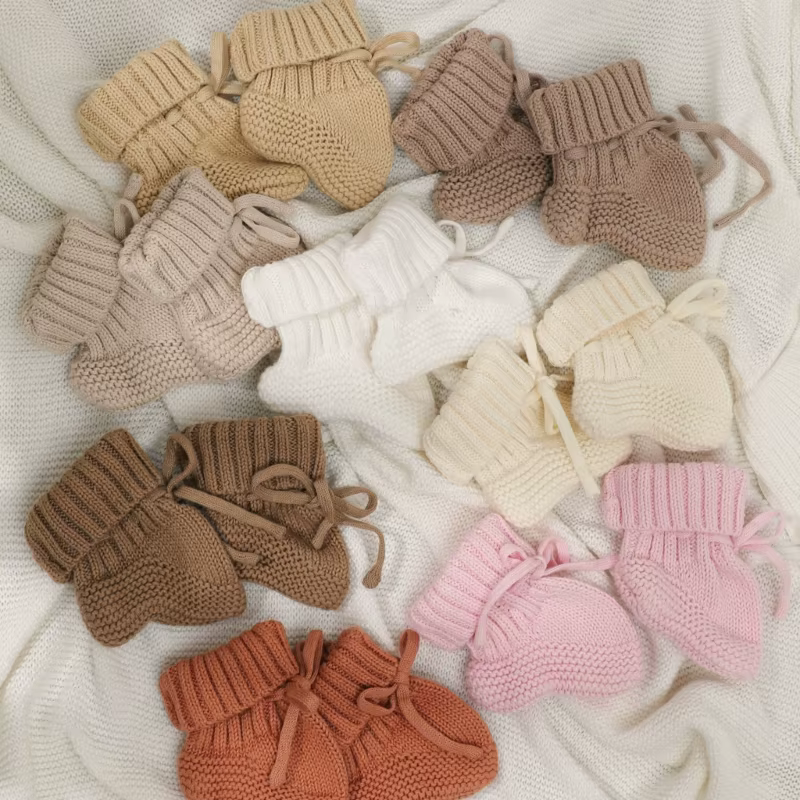 Patucos de punto para bebé – Hechos a mano, cálidos y unisex - imagen 3