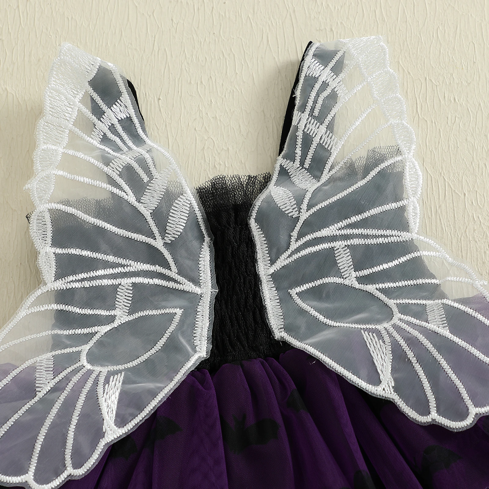 VISgogo Vestido de Halloween para niña de 1 a 4 años, vestido de tul en capas con alas de mariposa y cuello cuadrado ahumado de murciélago/fantasmo sin mangas - imagen 4