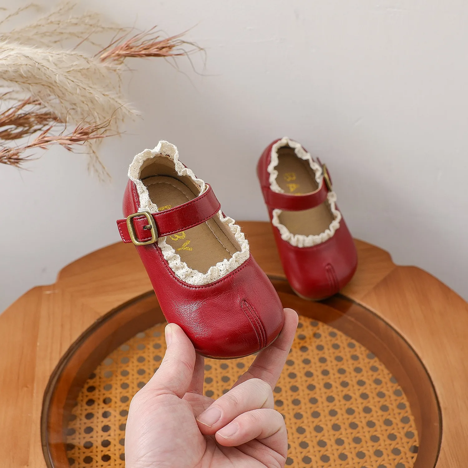 Zapatos de cuero informales para niñas de primavera, zapatos de princesa de encaje para fiesta, suela suave antideslizante, zapatos ligeros para niños pequeños - imagen 4