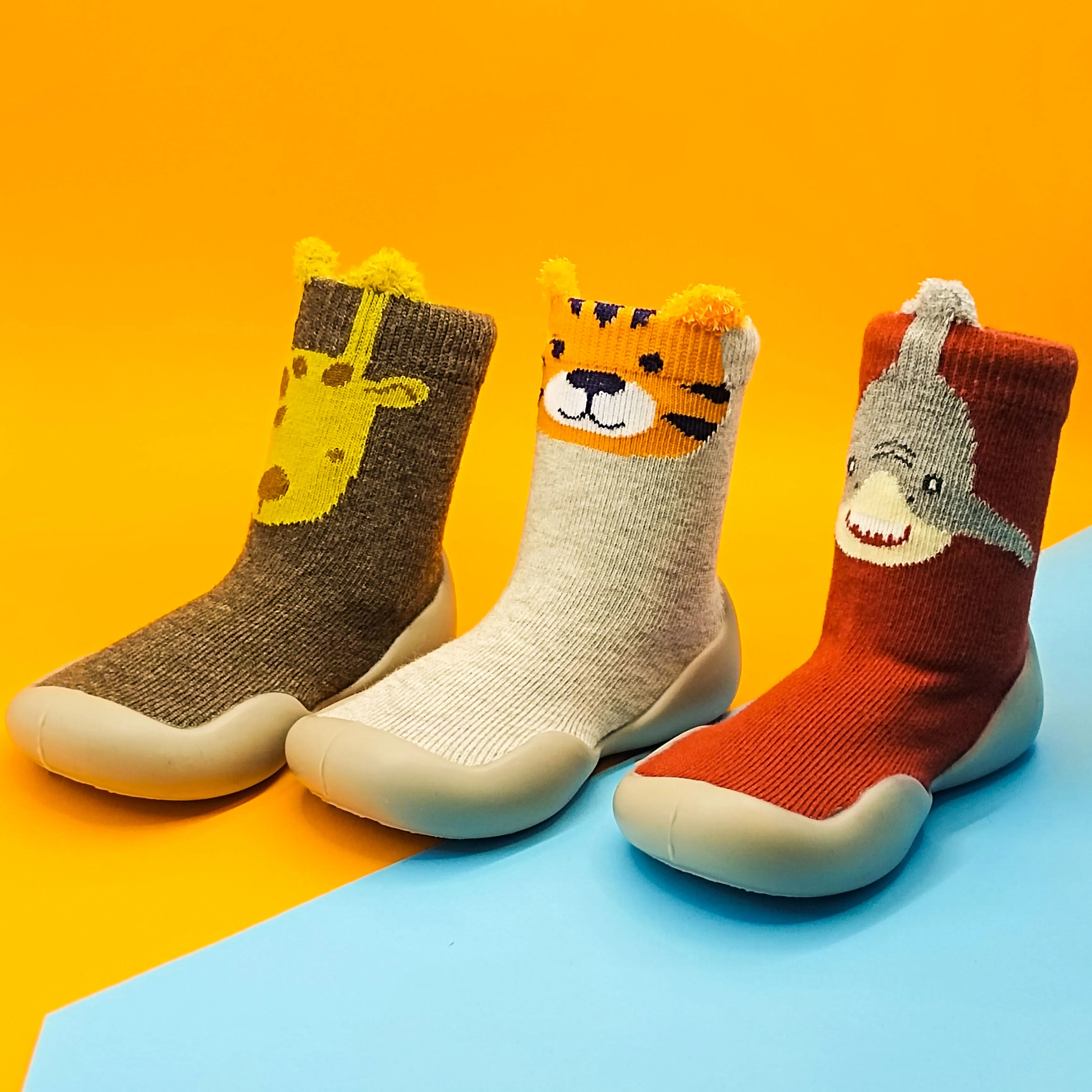 Zapatos y calcetines para bebés pequeños, zapatos de suelo de dibujos animados para niños y niñas, calcetines y zapatos impermeables y antideslizantes - imagen 3