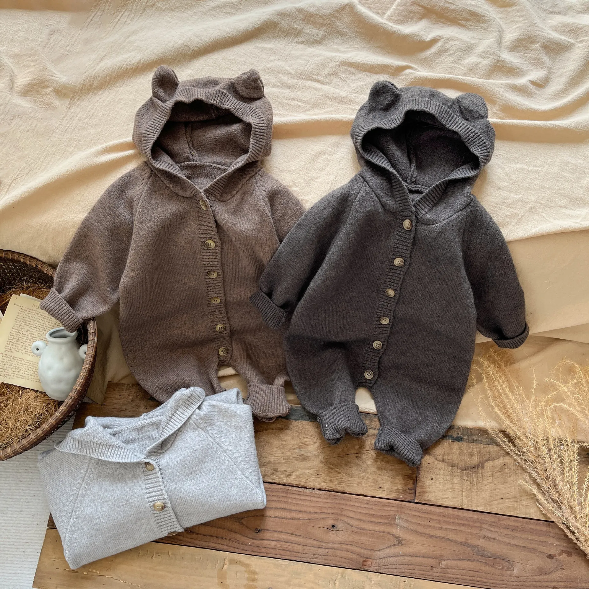 Mono de punto para bebé, suéter con Orejas de conejo súper bonito, pelele informal liso para bebé, estilo coreano para otoño e invierno