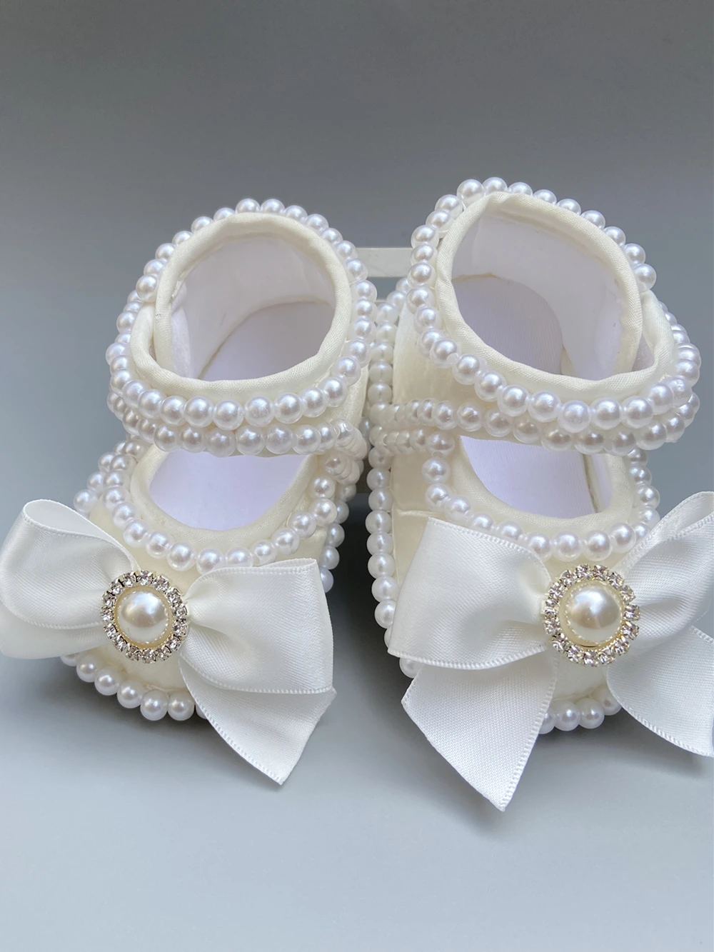 white bowknot