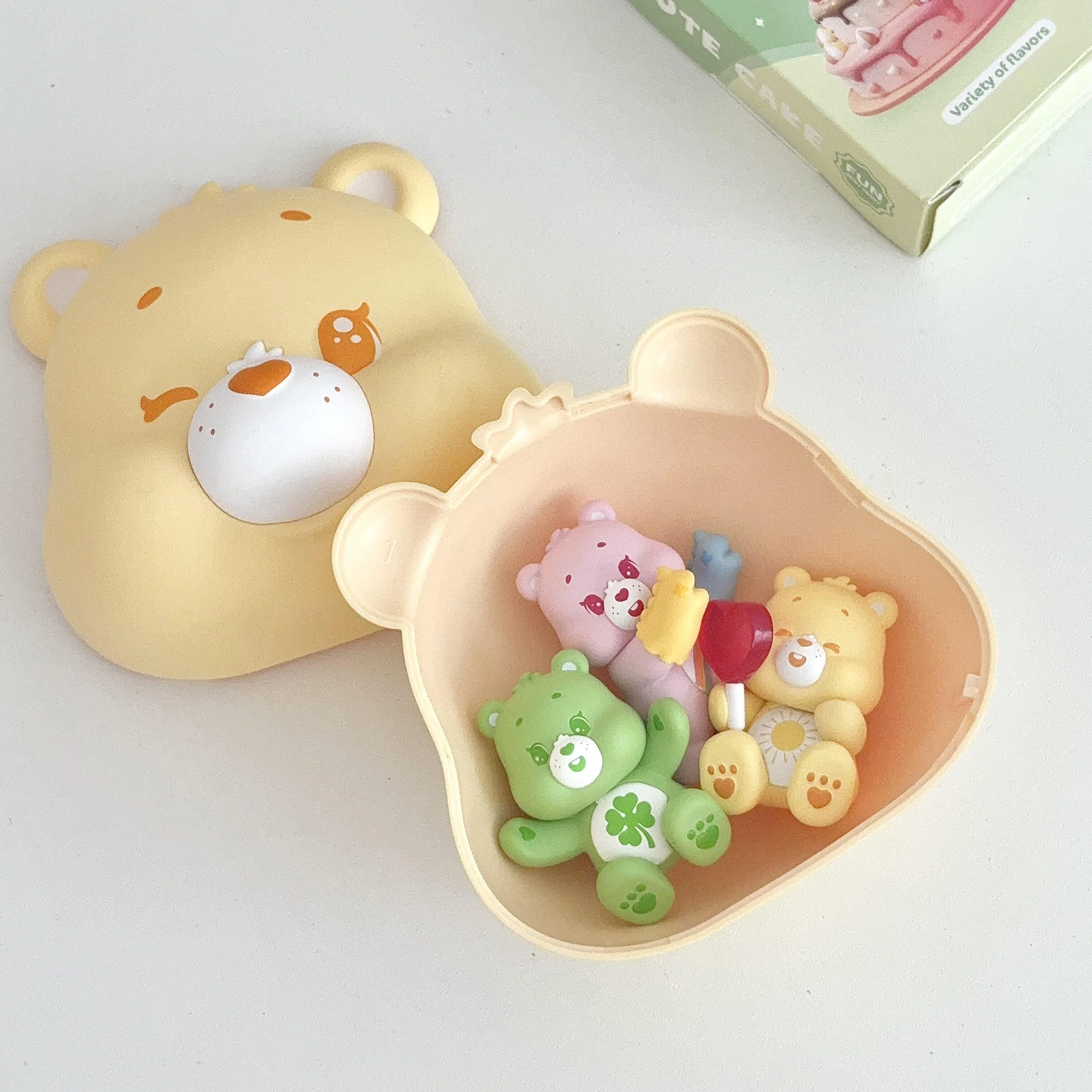 Caja ciega de la serie diaria con microluz de oso para cuidado caliente, juguetes de regalo, decoración Kawaii para el hogar, estatuilla coleccionable, adornos de escritorio para niños - imagen 2