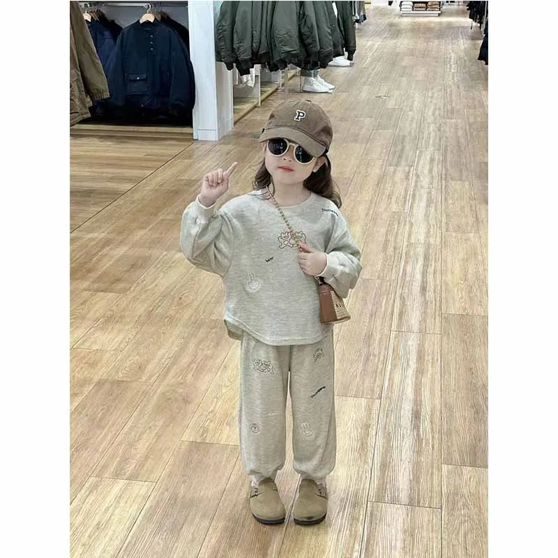 Conjunto deportivo holgado para niña con dibujos y color sólido - imagen 4