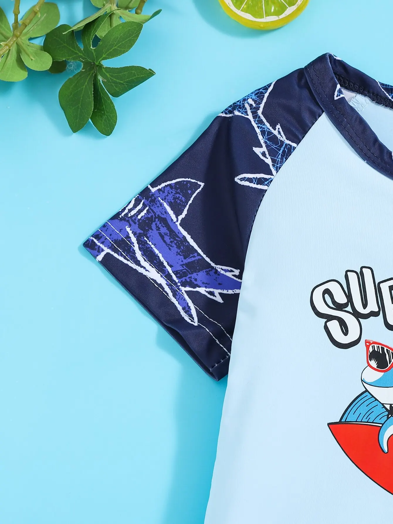 Bañador de bebé corto con tiburones – Suave y transpirable - imagen 4