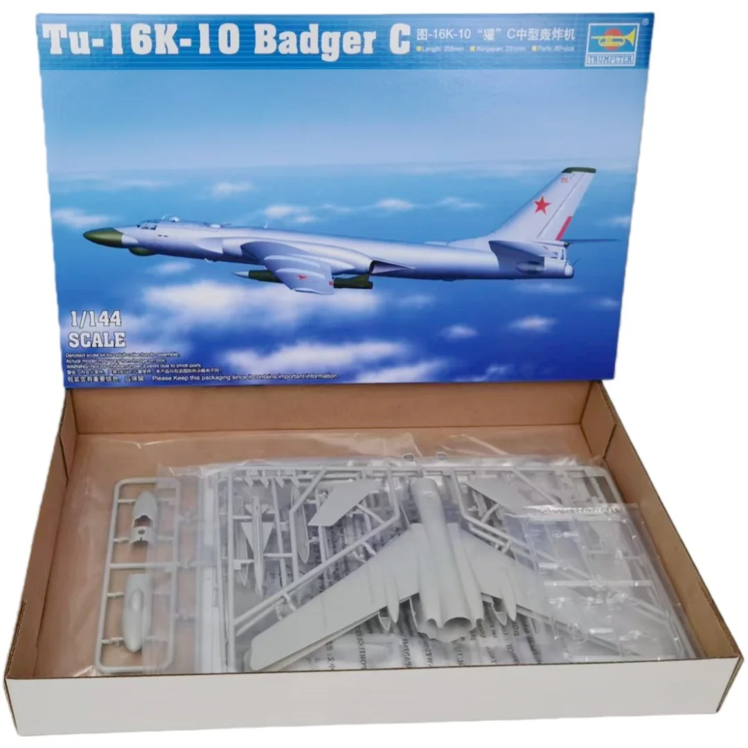 TRUMPETER 1/144 TU-16K-10 Modelo de rompecabezas de ensamblaje de bombardero Badger C - imagen 2
