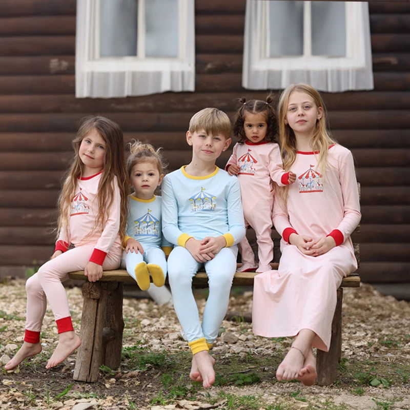 Pijamas de verano a juego para hermanos con estampado carrusel - imagen 4