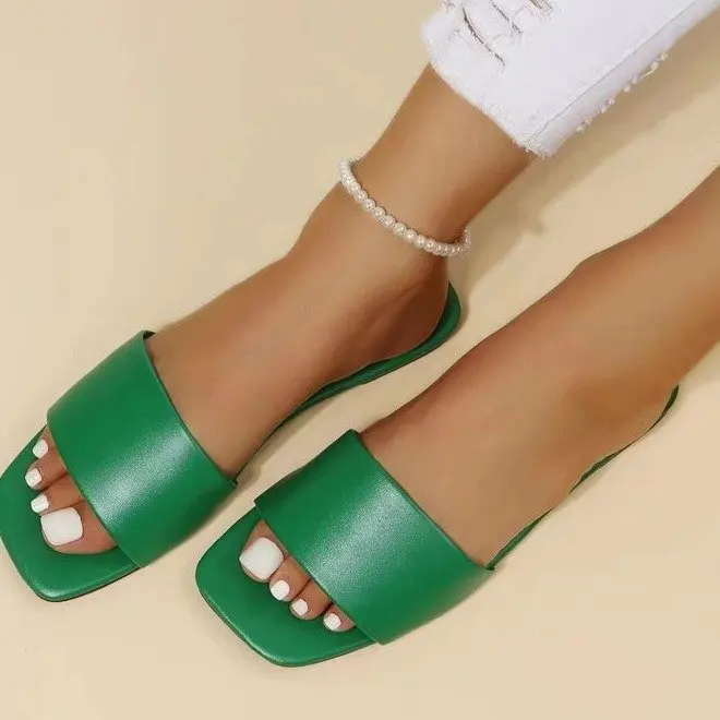 Sandalias de moda para mujer, novedad de 2025, zapatos planos de verano con punta cuadrada, zapatillas de calle para interiores para niñas, chanclas de playa de talla grande - imagen 2