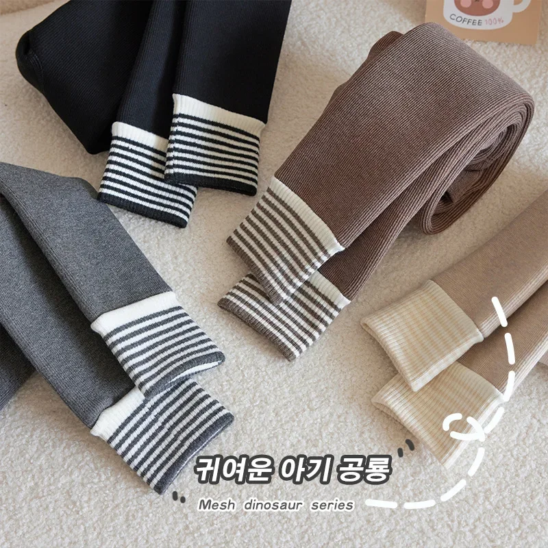 Leggings a rayas para niñas de estilo coreano de invierno y otoño: protección de cintura gruesa con forro polar, corte ajustado, versátil para uso diario