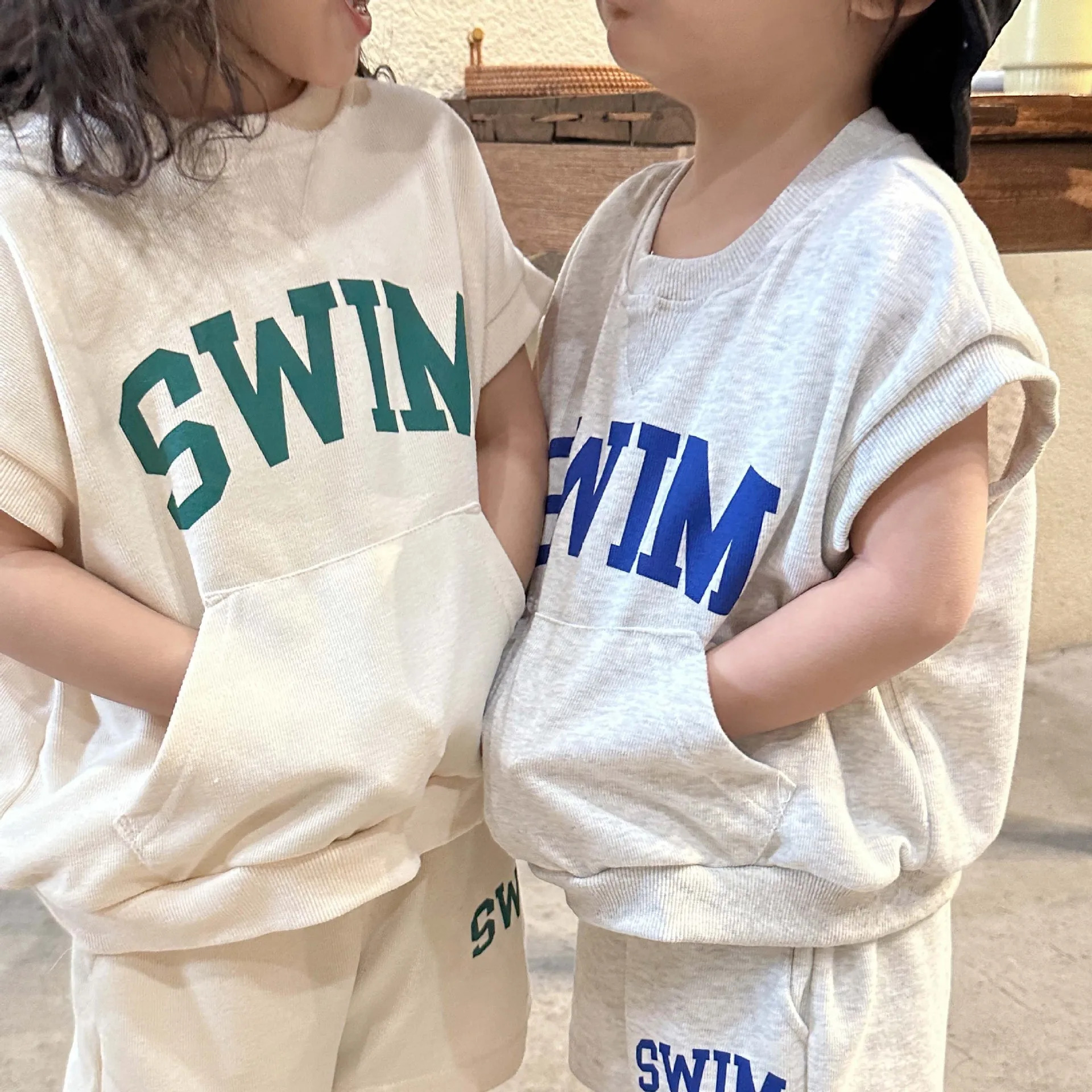 Nuevo conjunto de ropa de verano para niños, chaleco + Pantalones cortos con estampado de letras bonitas, traje holgado para niños, ropa de estilo deportivo de 2 uds. - imagen 2