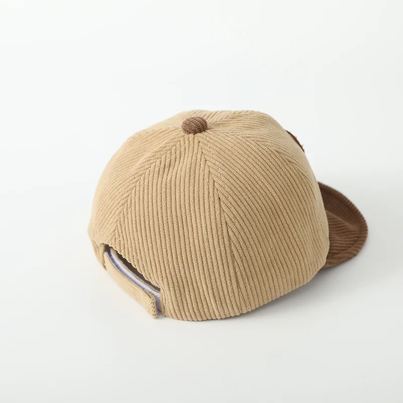 Gorra de pana para niños con lengua pato y oso bebé – Estilo snapback deportiva - imagen 3