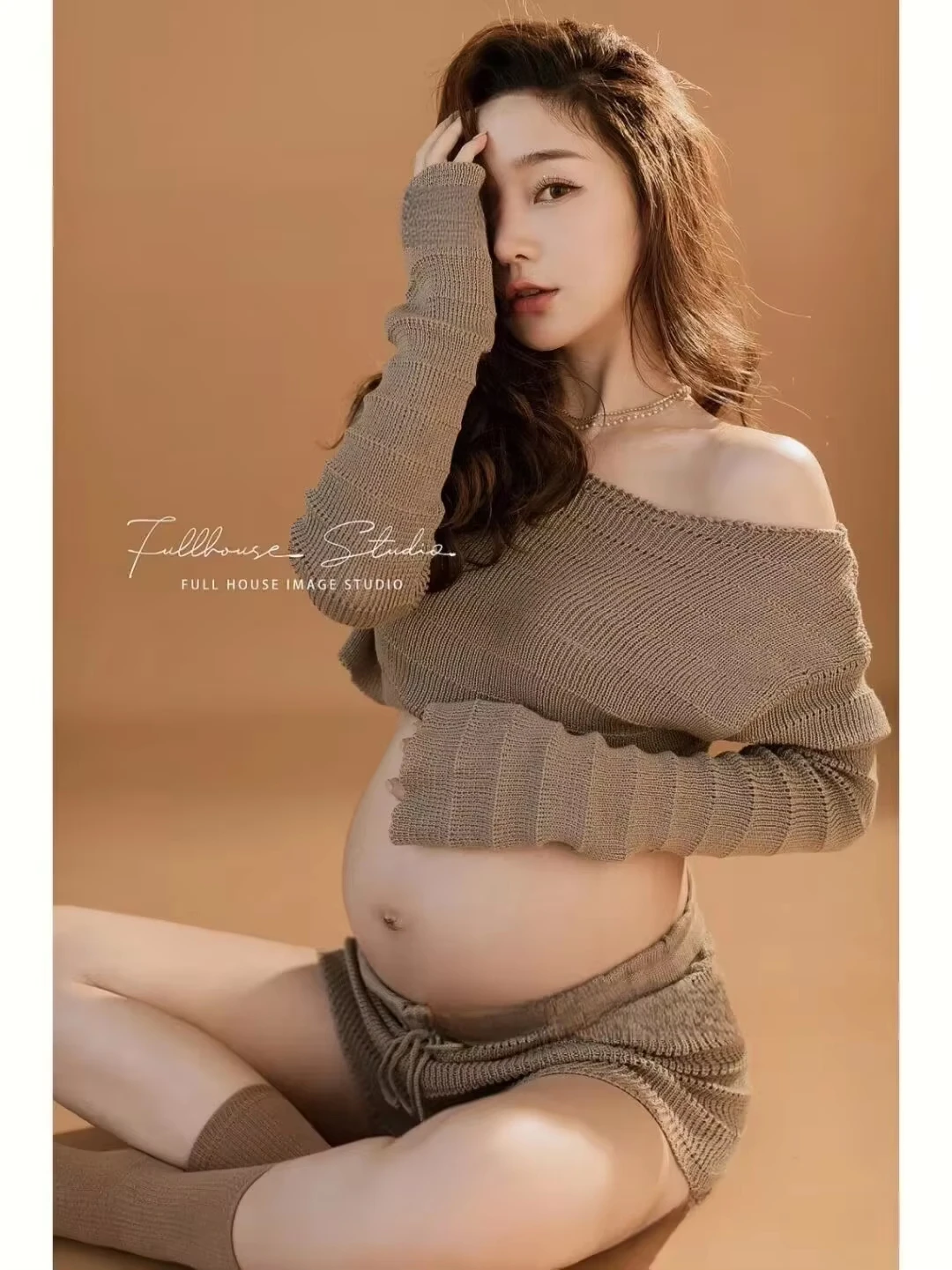 Conjunto premamá caqui manga larga para sesión de fotos - imagen 2