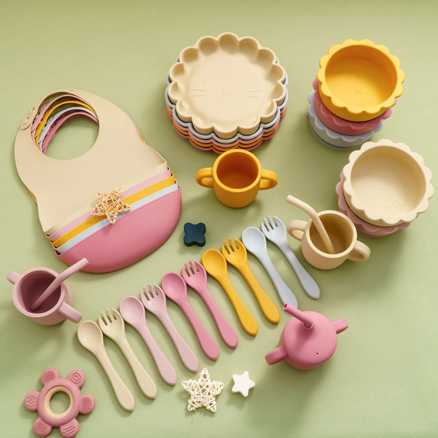 Juego de alimentación de bebé de Color para niños, utensilios de Color sólido, babero impermeable con forma de León de dibujos animados, platos con ventosa, plato, tazón de alimentación, cuchara y taza - imagen 3
