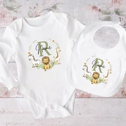Conjunto bebé personalizado: babero y mameluco con inicial y nombre