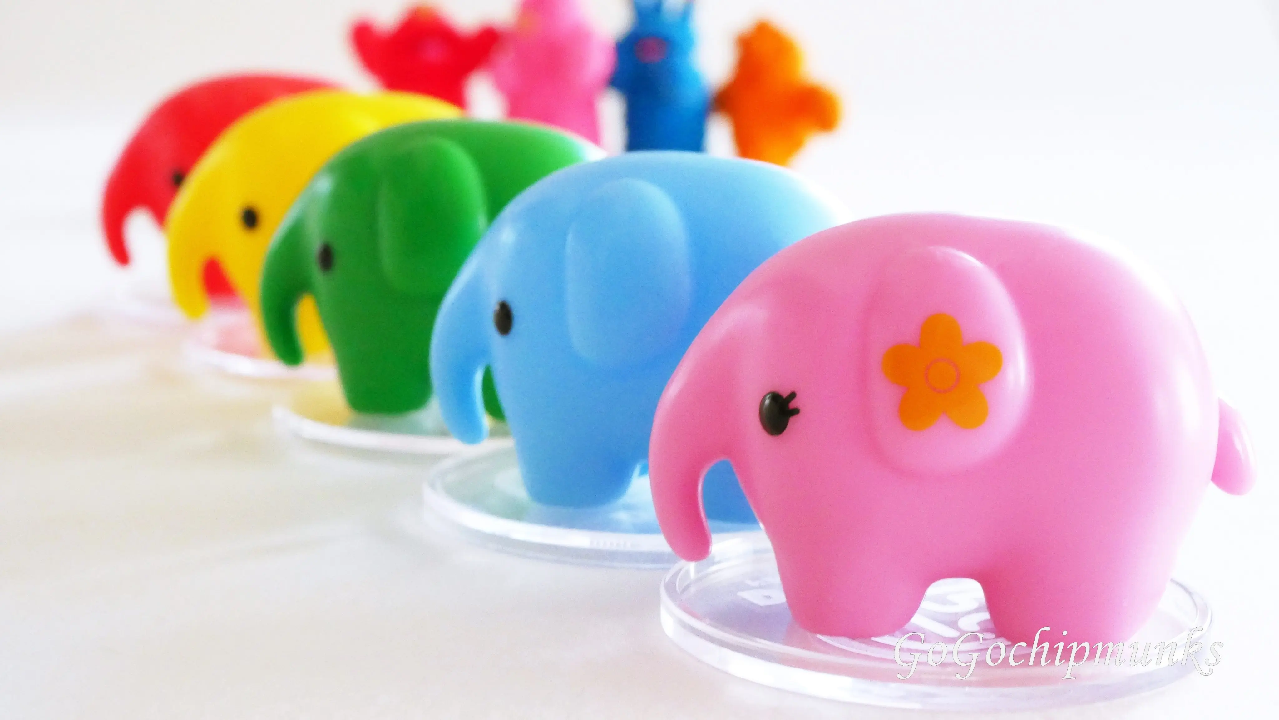 Kenelephant Cápsula de juguete Domdom hamburguesa luz mascota lindo kawaii mini elefante luz nocturna gashapon figuras adorno de escritorio - imagen 4