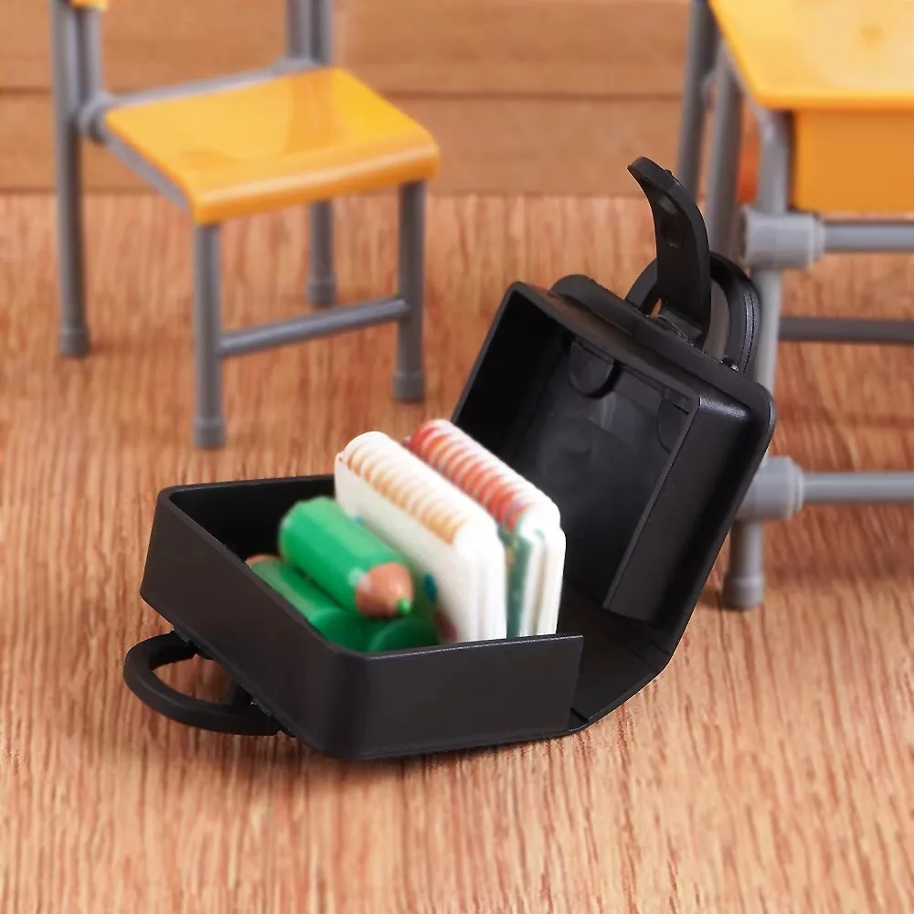 1 Juego de mochilas escolares, escritorios en miniatura, sillas, muebles de modelo para aula, Mini juego escolar, accesorios de plástico para casa de muñecas DIY - imagen 4