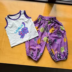 Conjunto infantil de verano con estampado de frutas