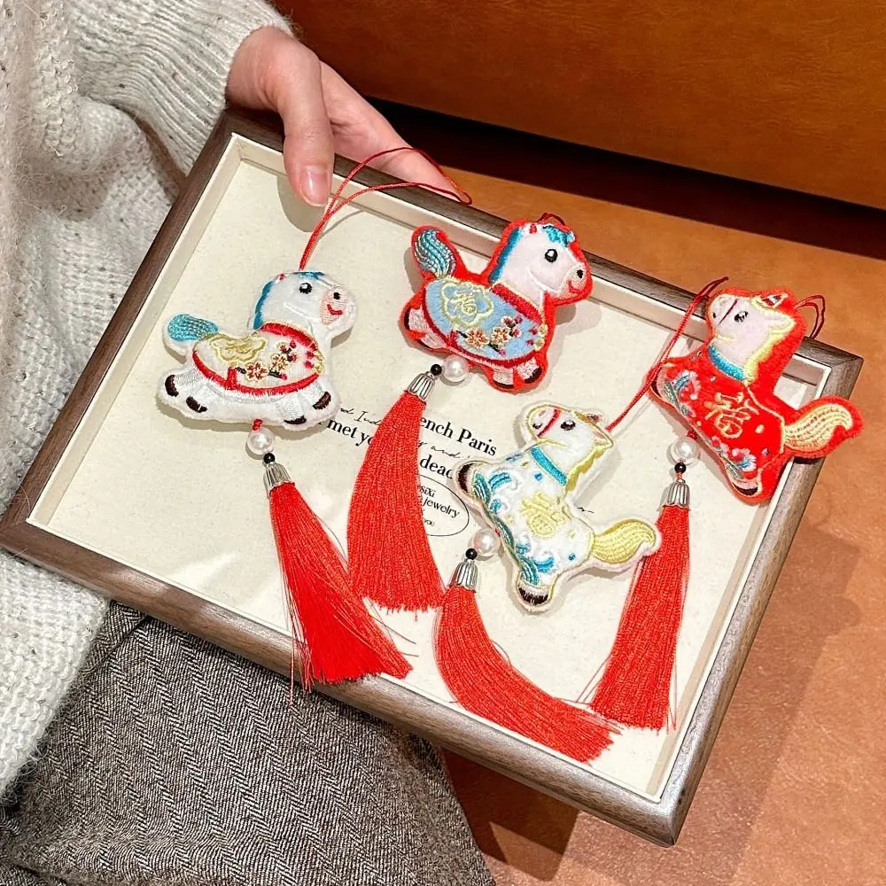 Adorable Colgante de Caballo Bordado Creativo, Lindo Peluche de Caballo de Dibujos Animados, Estilo Chino, Kawaii, Figura de Pony del Zodiaco, Regalo de Cumpleaños