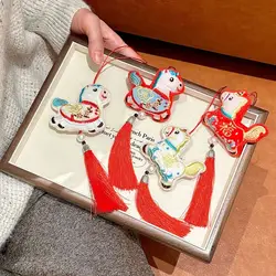 Adorable Colgante de Caballo Bordado Creativo, Lindo Peluche de Caballo de Dibujos Animados, Estilo Chino, Kawaii, Figura de Pony del Zodiaco, Regalo de Cumpleaños