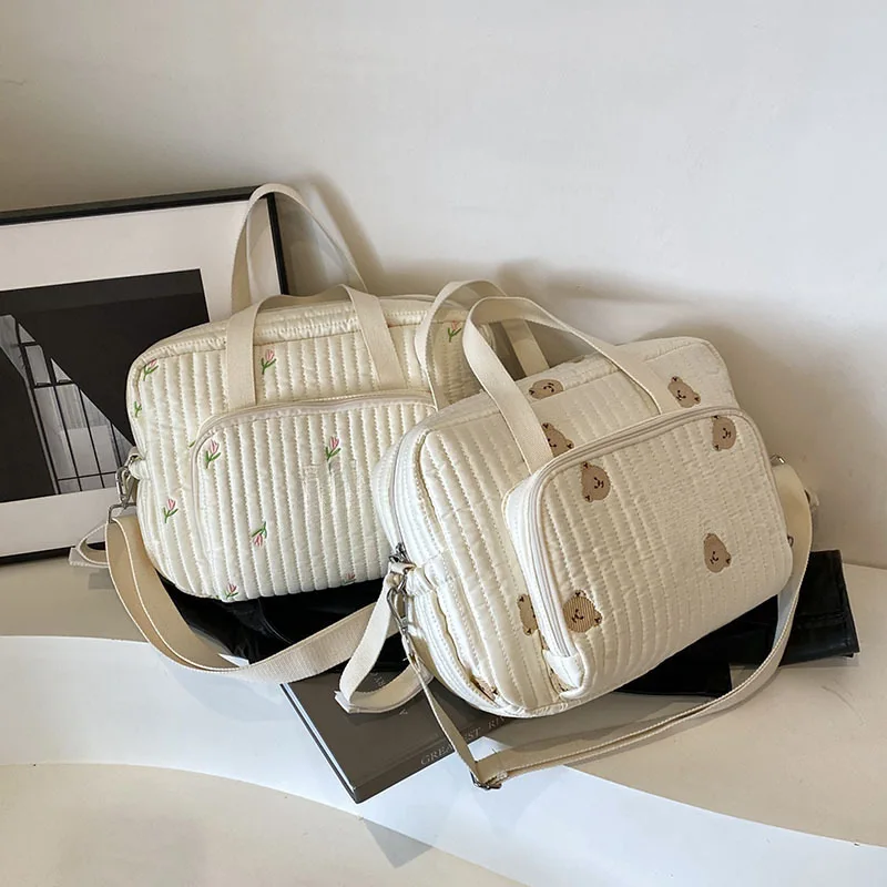Bolsa de pañales para recién nacido de moda coreana para mujer, bolso Floral con bonito oso bordado, bolso de hombro de almacenamiento de cosas para bebé de gran capacidad