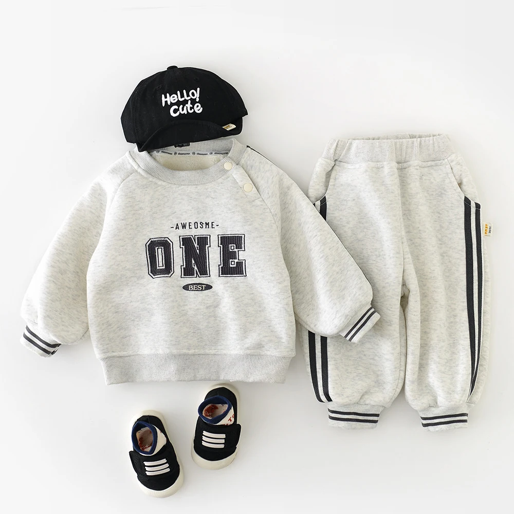 MILANCEL, nuevo conjunto de ropa de invierno para bebés, Sudadera con capucha gruesa con letras para niños pequeños de 6M-3T + Pantalones a rayas, traje infantil holgado Simple, 2 uds. - imagen 3