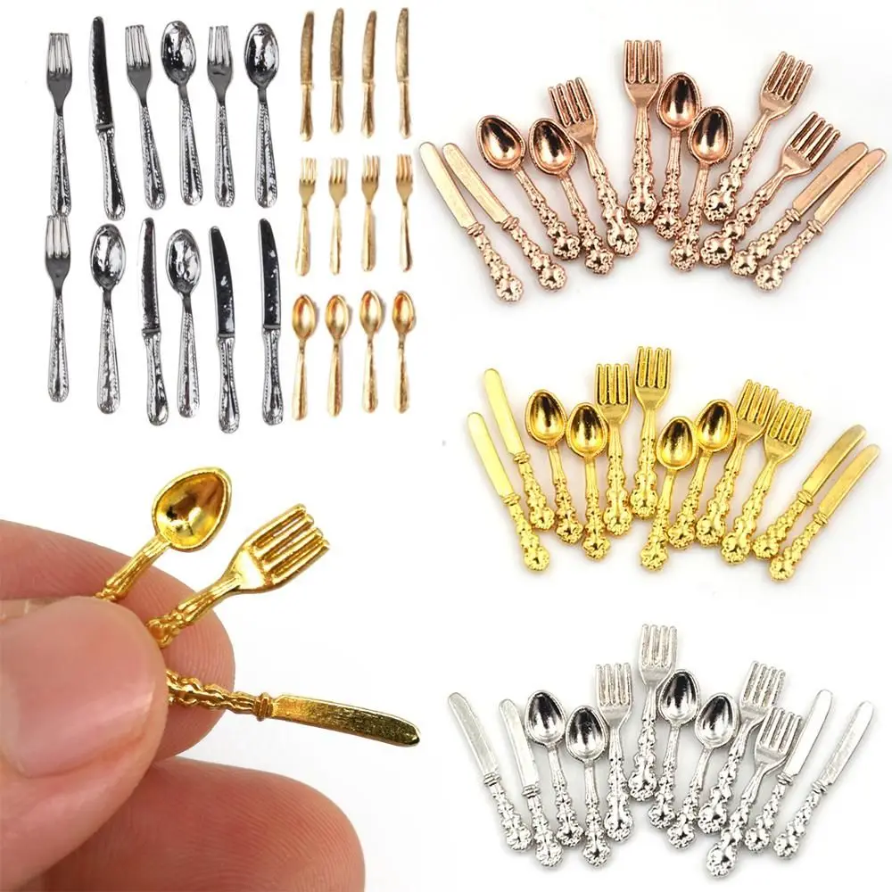 Cubiertos para muñecas mini dorados y plateados