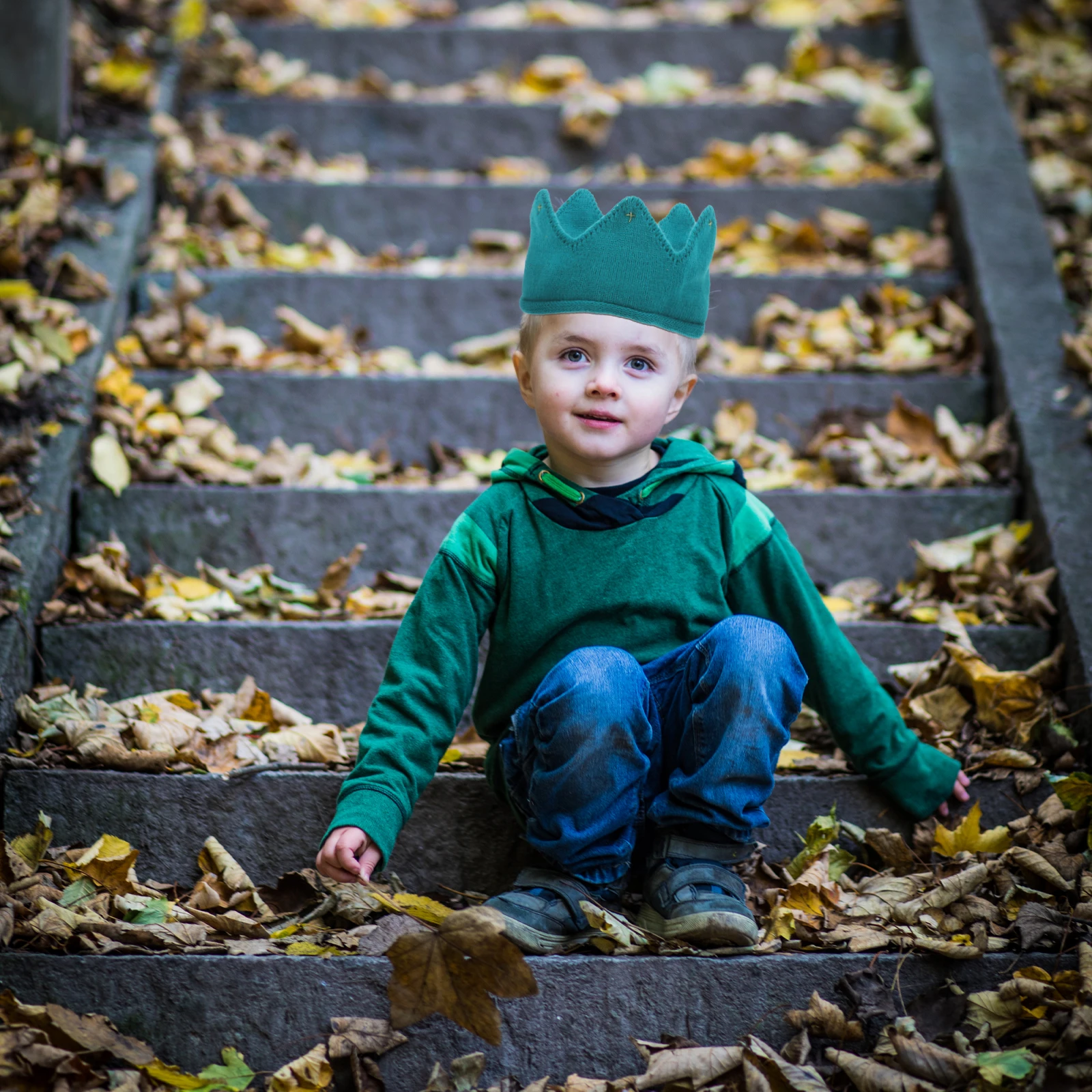 Diadema de sombrero de punto para niña y niño, corona de tela de cumpleaños con diamantes de imitación - imagen 2