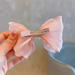 Pinzas de pico de pato con corona para el pelo de niña – Diseño adorable